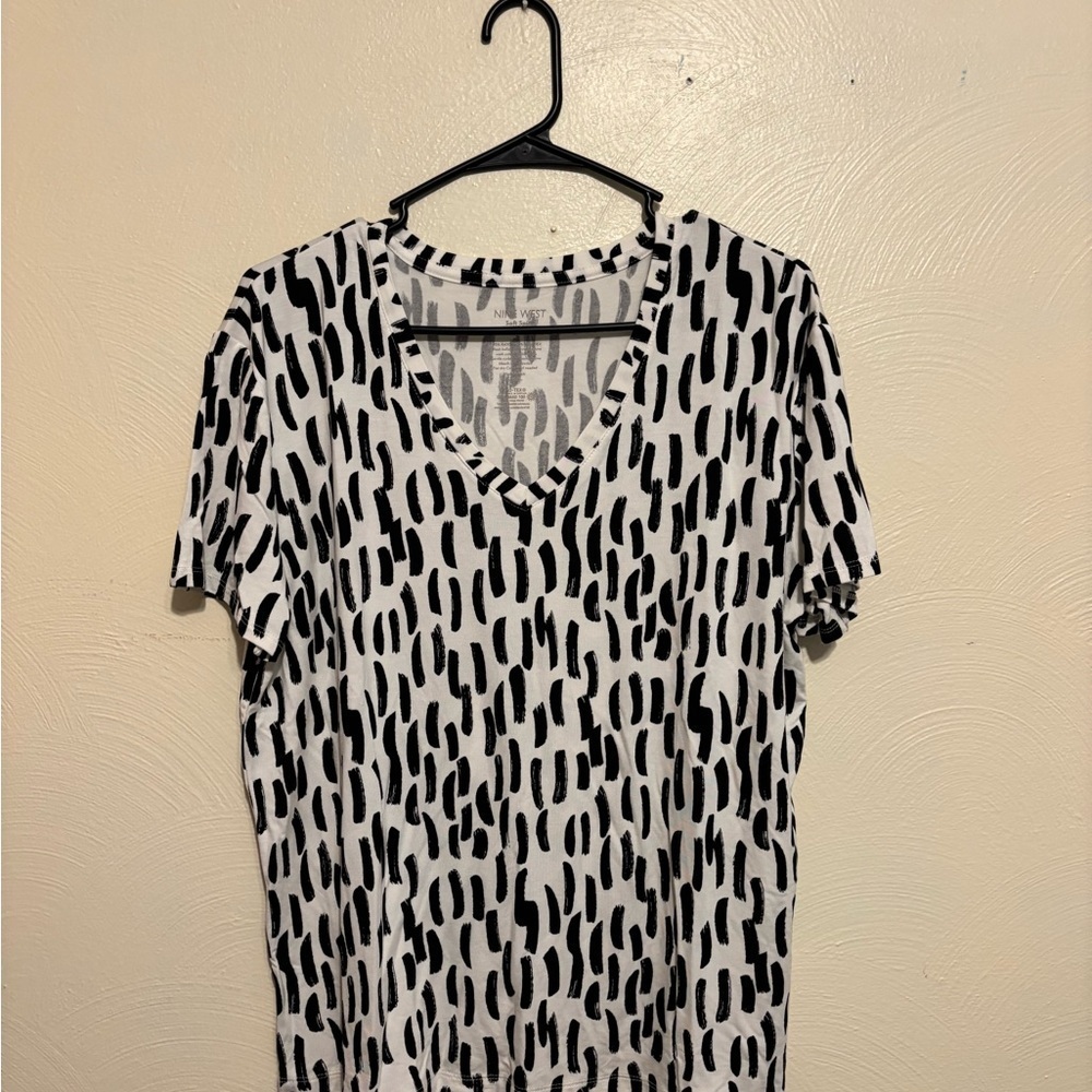 Nine West Black and White Graphic Short Sleeve Tee